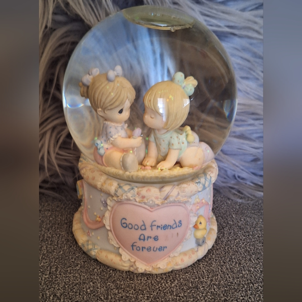 Good Friends Snow Globe